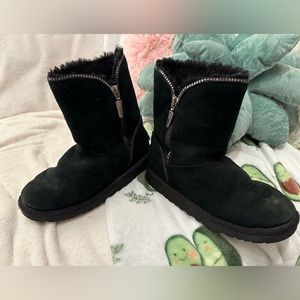 Ugg boots good used condition girls size 3
